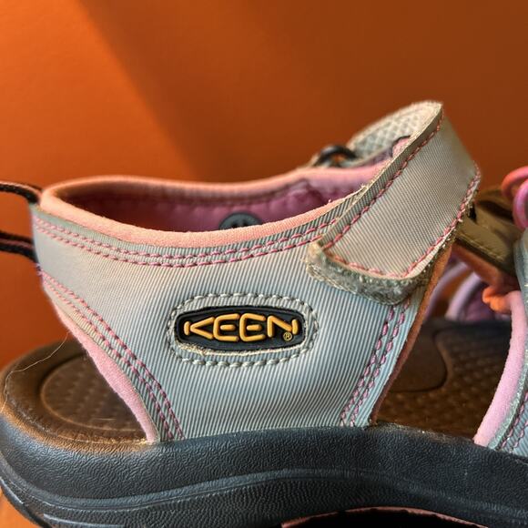 Keen Water Shoes - Pink & Gray - Girls Size 5 - Hiking Sport Sandals EUC - Picture 2 of 10